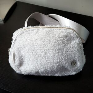Lululemon Fleece Everywhere beltbag